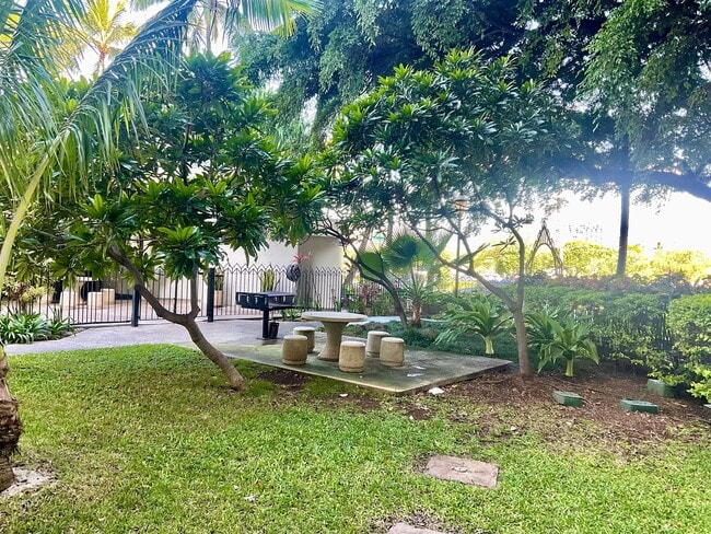 Building Photo - Charming & Convenient Studio, Great Building