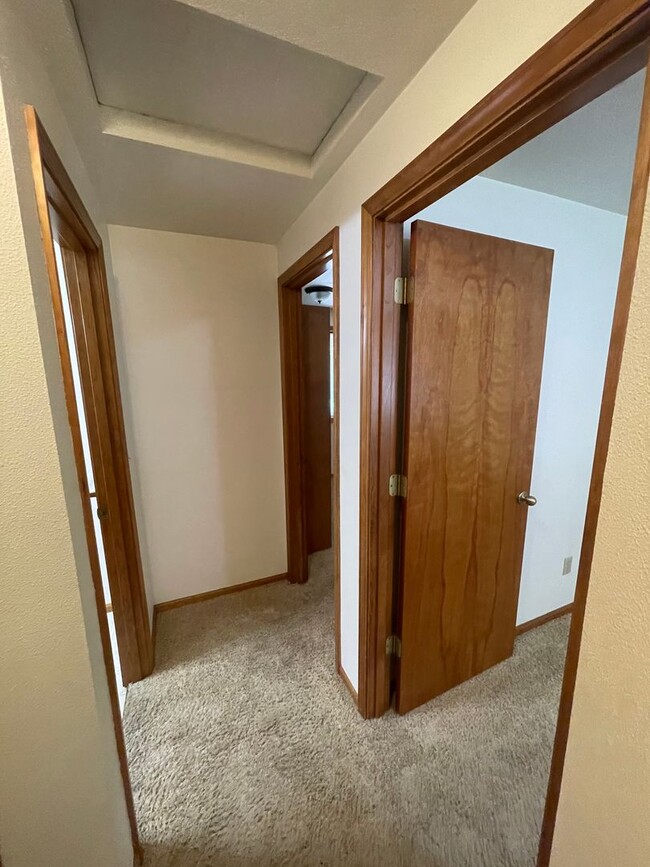 Building Photo - 3 Bedroom Home on Large Corner Lot!