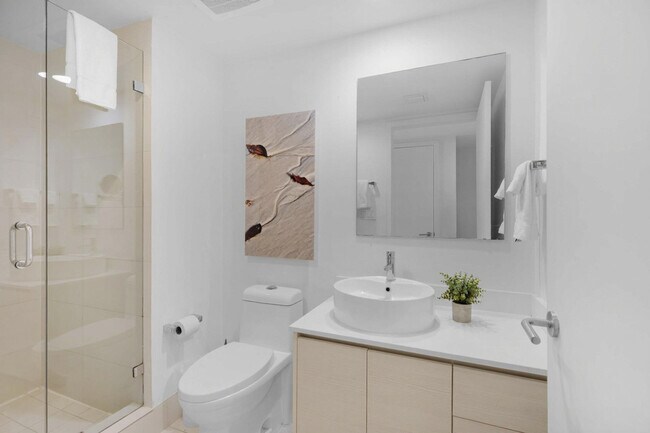 Building Photo - 2602 E Hallandale Beach Blvd