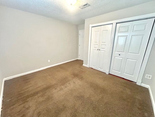 Building Photo - Newly Renovated 3 Bedroom Home!