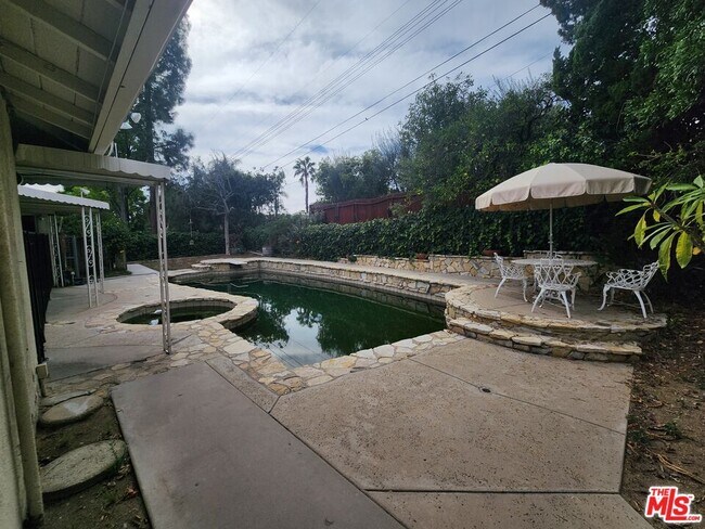 Building Photo - 11665 Babbitt Ave