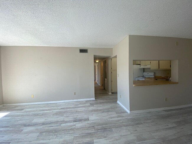 Building Photo - $500 OFF 1 Month's Rent! Beautiful 2 Bed 2...