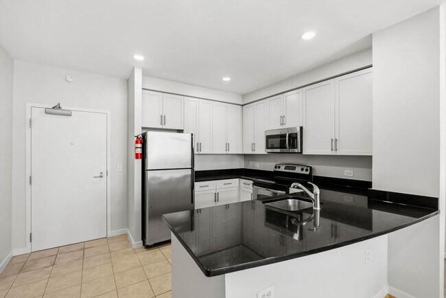 Building Photo - Mt Vernon Square Condo | 1 Bed | 1 Bath | 700 Sf | Private Balcony