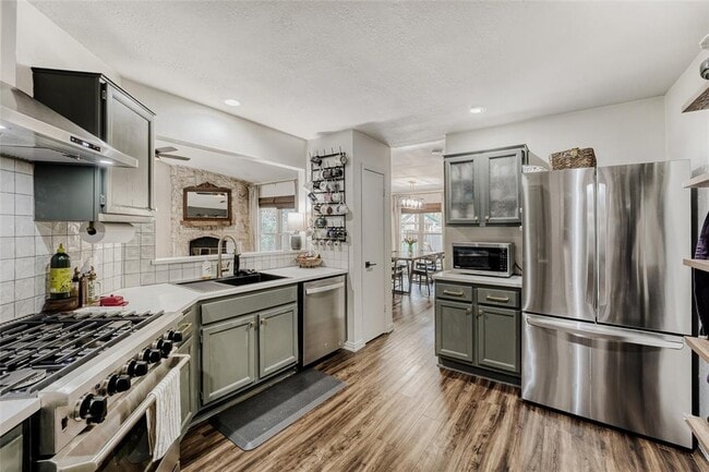 Building Photo - 916 Great Britain Blvd