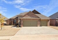 Building Photo - Beautiful 4 bed, 2 bath WITH an Office and STORM SHELTER