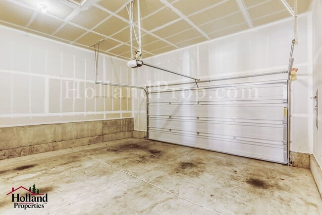 Building Photo - 3-Bedroom Beaverton Home with Granite Kitchen Island and Fireplace