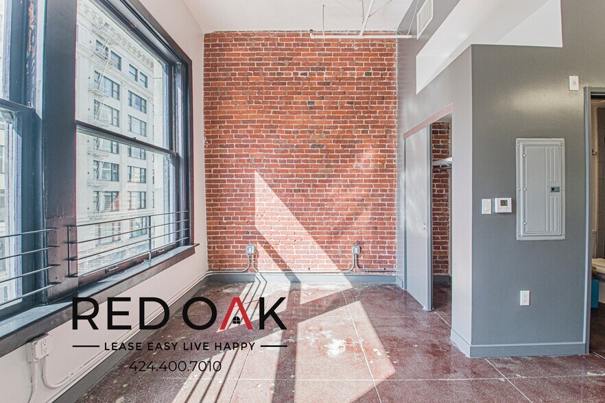 Building Photo - 430 S Broadway