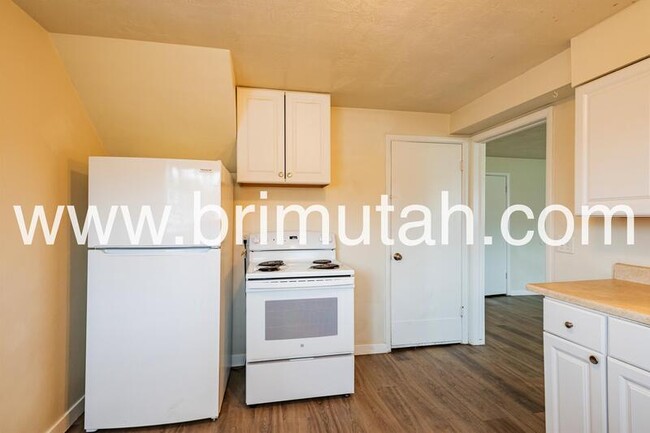 Building Photo - 226 W 400 N