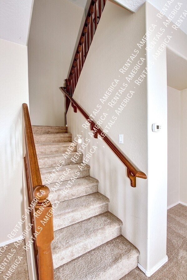 Building Photo - 935 E Blue Spruce Ln