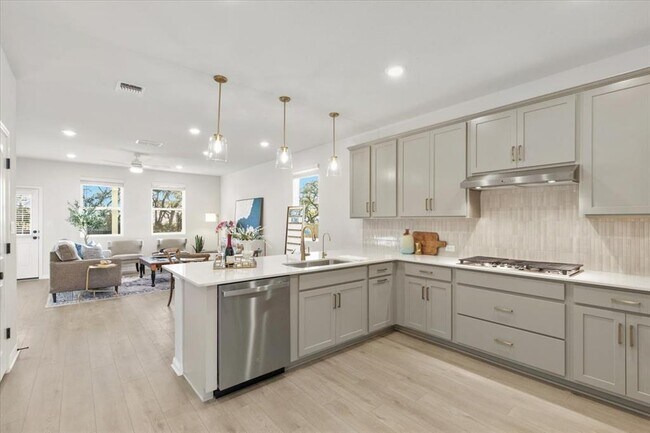 Building Photo - 158 Lake Shore Dr