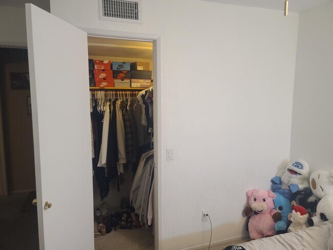 Building Photo - 235 S Cross Creek Rd