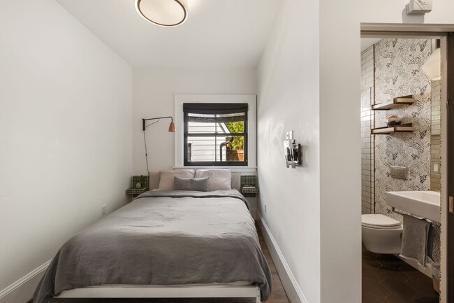 Building Photo - 2835 NE 40th Ave