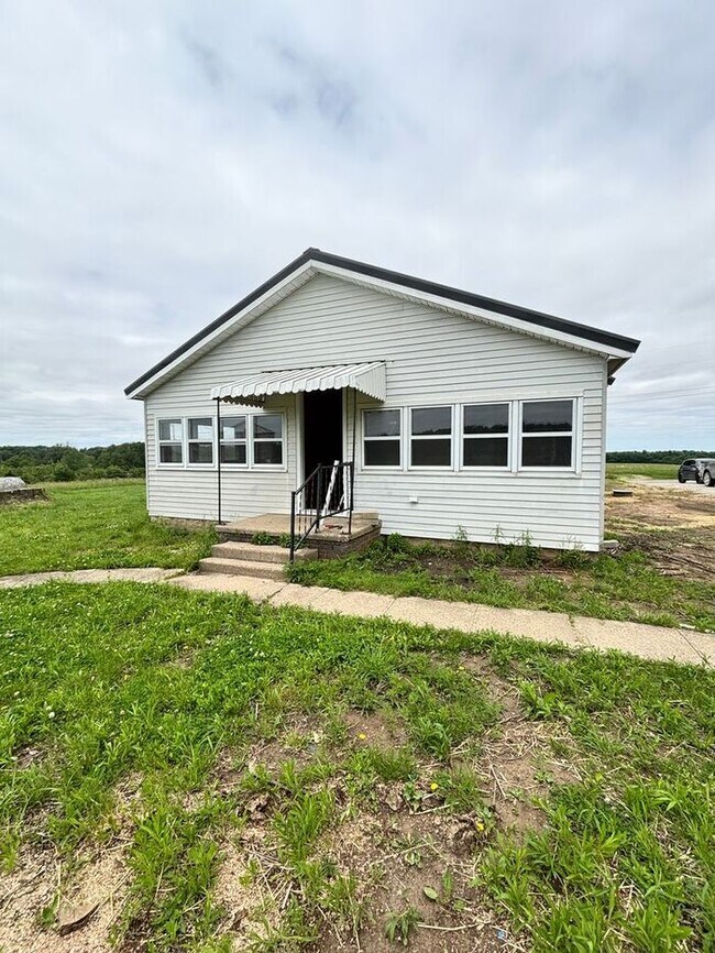 Building Photo - Charming Single-Family Home