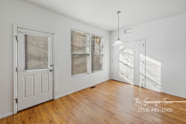 Building Photo - SPACIOUS 3BD/2.5BA TOWNHOME at THE BLUFFS AT SPRING CREEK with A/C **$500 move-in credit with a 1...