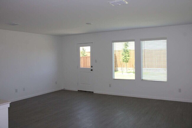 Building Photo - 3257 Kiso Pkwy