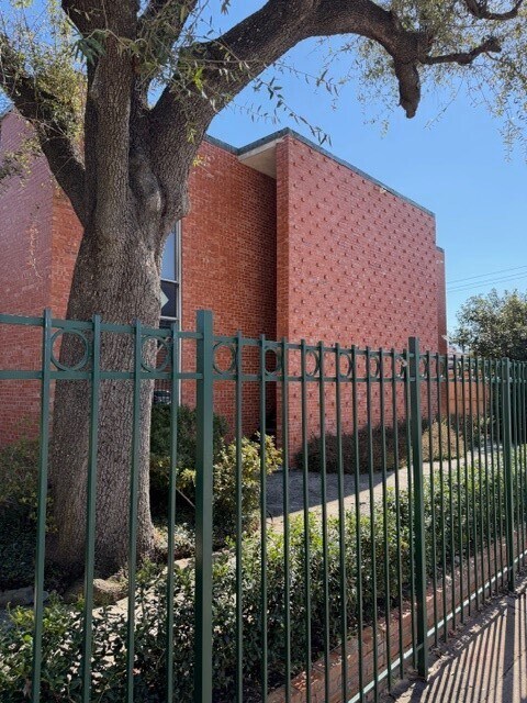 Building Photo - 1112 Lawrence St