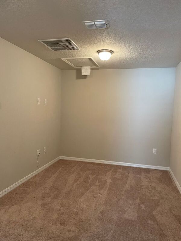 Building Photo - 2609 Amati Dr