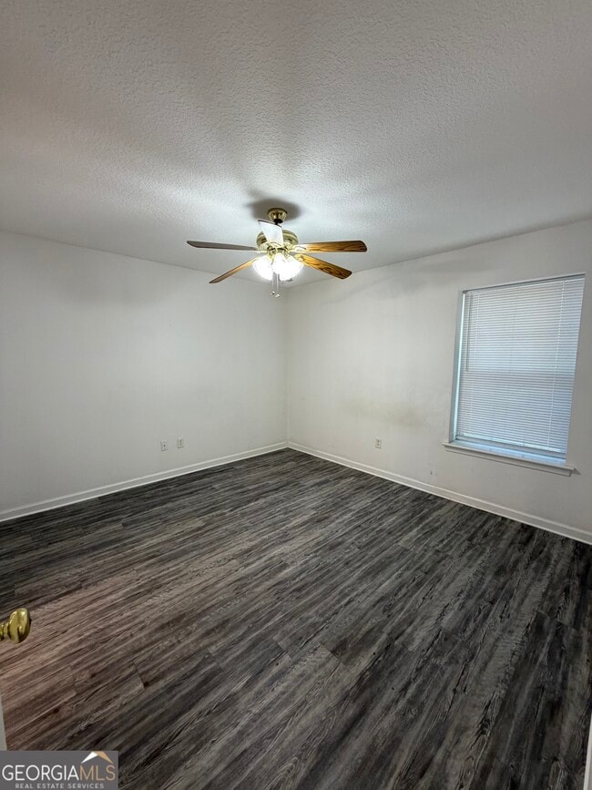 Building Photo - 401 Lawnwood Ct