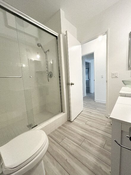 Building Photo - 1849 S Bentley Ave