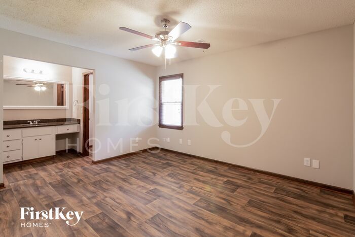 Building Photo - 8157 N Ridgebrook Dr
