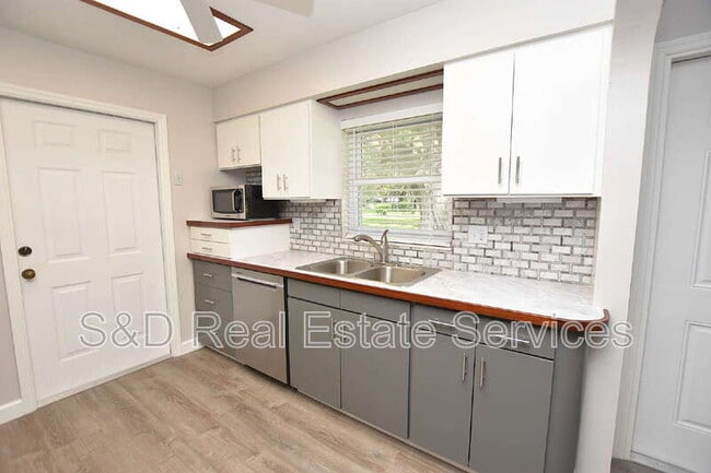 Building Photo - 3602 Bruton Rd