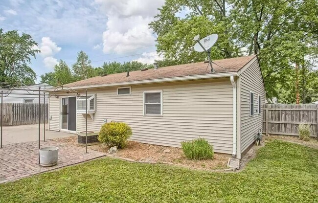 Building Photo - 2503 W Kirby Ave