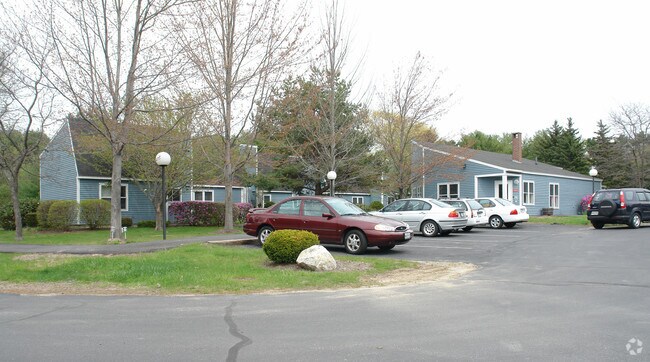 Building Photo - Foreside Village