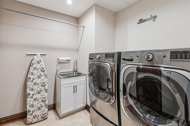 Building Photo - 918 Woodson Hammock Cir