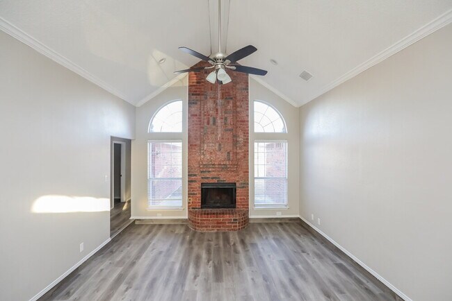Building Photo - 708 Brees Dr