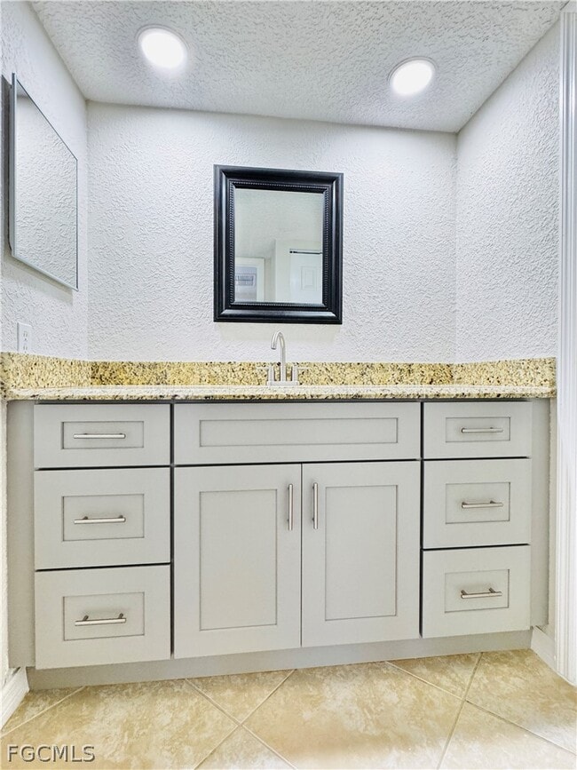 Building Photo - 5205 Cedarbend Dr