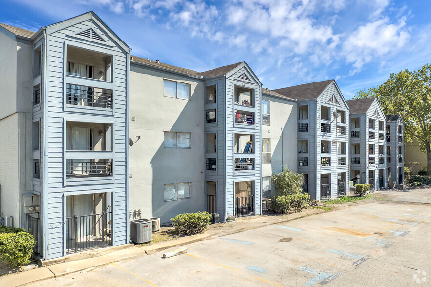 Primary Photo - 7979 Westheimer Apartments