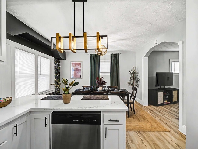 Building Photo - 3457 W 128th St