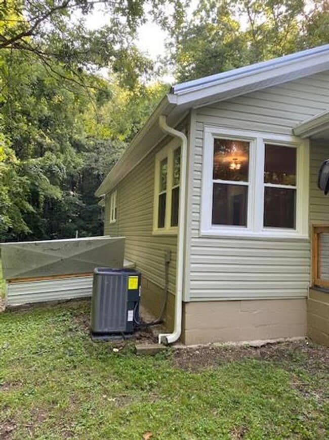 Building Photo - Harriman 37748 - Charming 2-bedroom, 1.5-b...