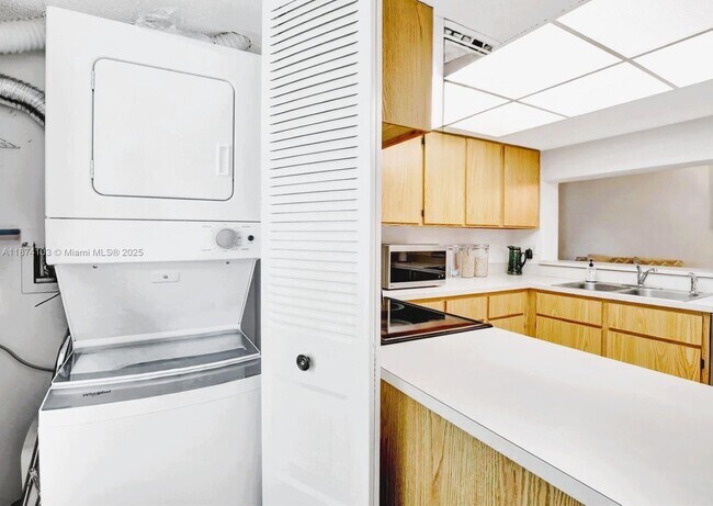 Building Photo - 9510 Seagrape Dr