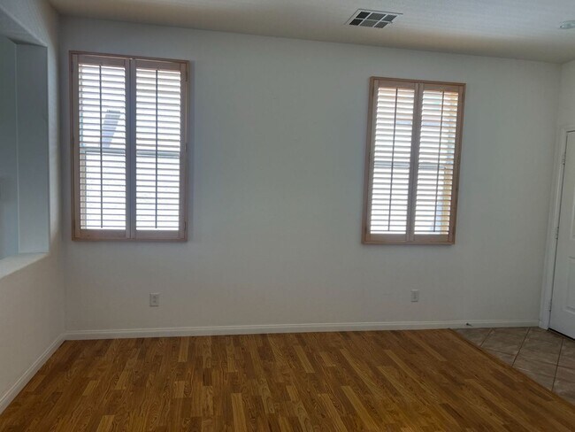 Building Photo - Summerlin North