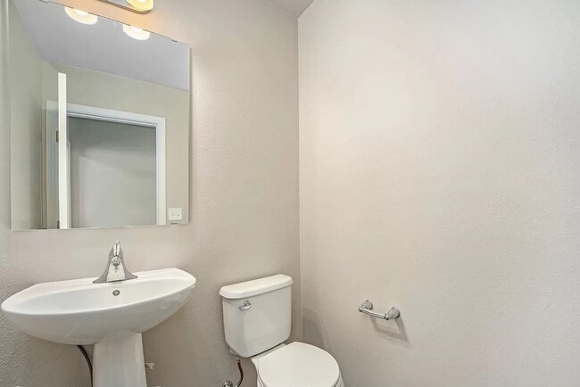 Building Photo - Incredible Value!