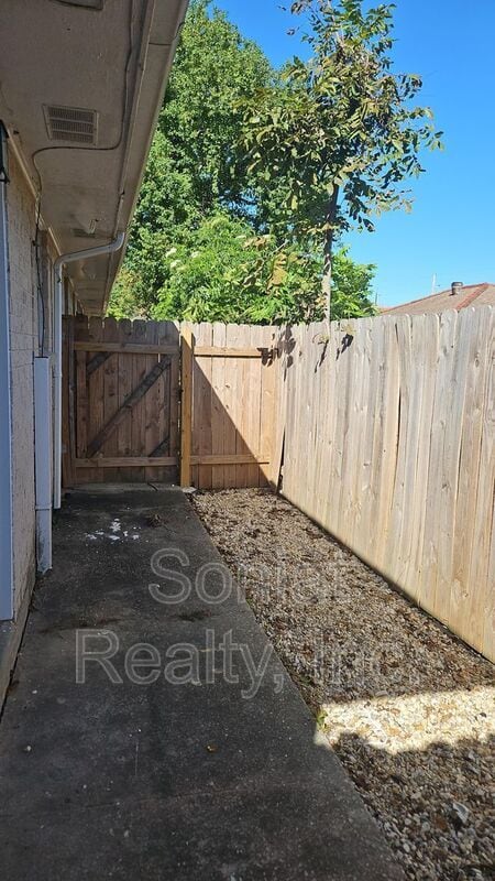 Building Photo - 924 Deslonde St
