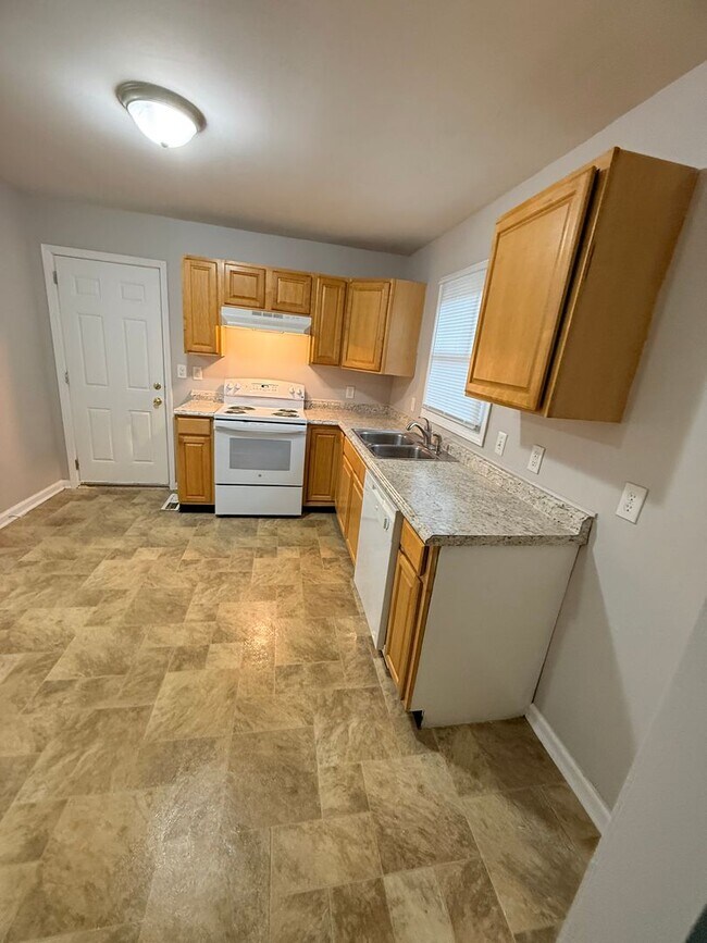 Building Photo - Eagledale - 3 BR home