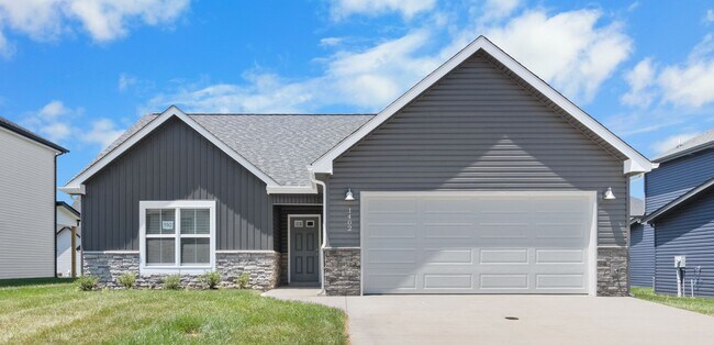Primary Photo - Lovely Home in Clarksville