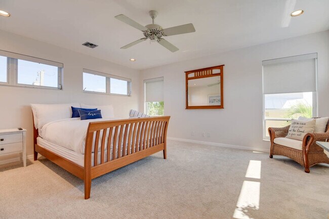 Building Photo - 8 Floral Ave