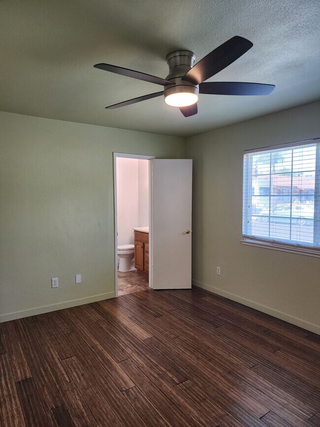 Building Photo - 3 Bedroom 2 Bathroom with Pool Near Davis High School