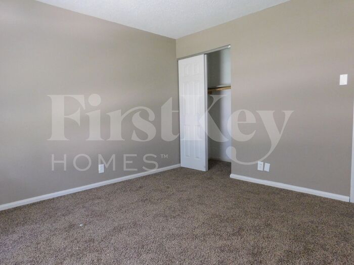 Building Photo - 2288 Kingsford Dr
