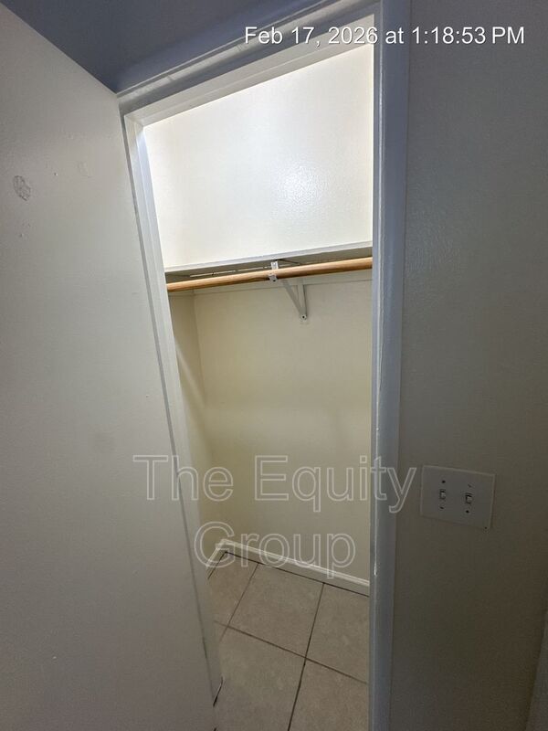 Building Photo - 624 N Garden St