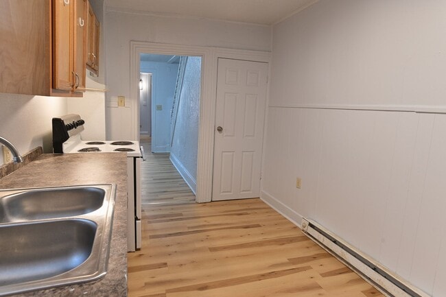 Building Photo - 3 Bedroom Single Family Home on Rudy Rd