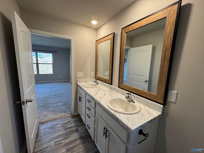 Building Photo - 117 Hank Ct