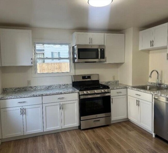 Building Photo - 57-59-59 Cedar St