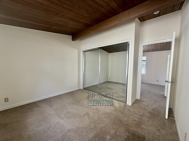 Building Photo - 25 Willow Ave