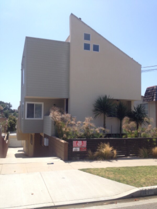 Primary Photo - 221 N Juanita Ave