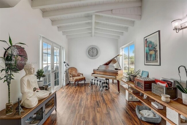 Building Photo - 14530 Garden Dr