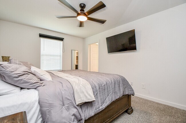 Building Photo - 2917 Skyline Mesa Dr